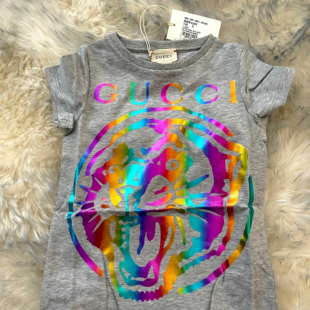 Gucci
Grey T-shirt Kids Size 5 Tiger Face Logo Tee Shirt 💯Authentic